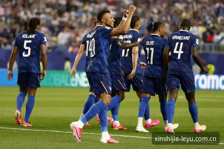 法国队3-0完胜伊拉克教程：姆巴佩双响球怎么这么好看，手机上刷数据更有意思