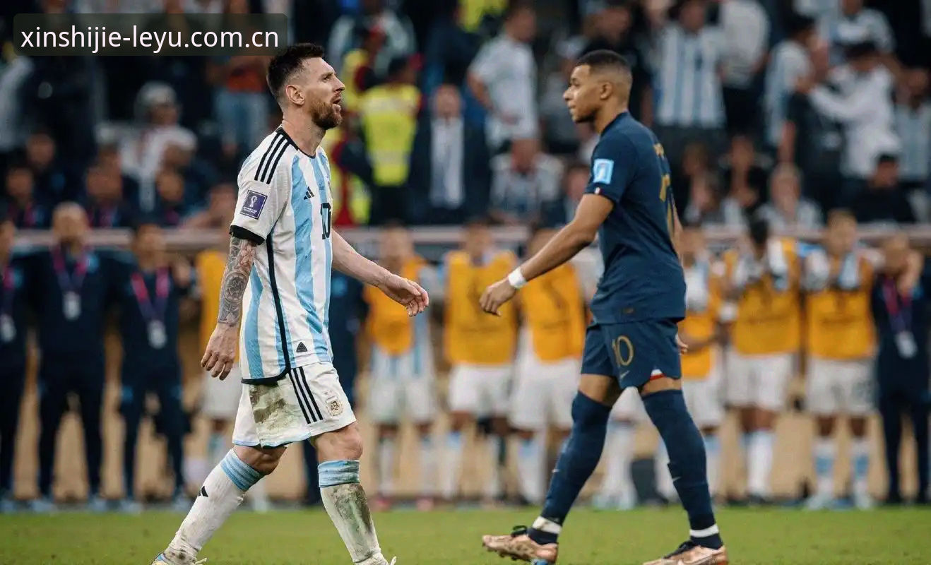 法国3-0伊拉克提前出线，姆巴佩追平世界杯射手榜第二，雷暴中断2小时创纪录